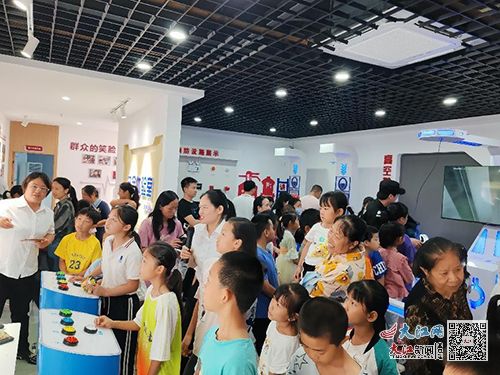 贛州市公房管理服務中心建營公司開展“六一”安全宣傳與禮儀服務活動